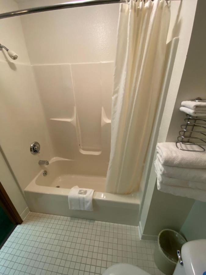 Boulder Bear Motor Lodge Boulder Junction Экстерьер фото
